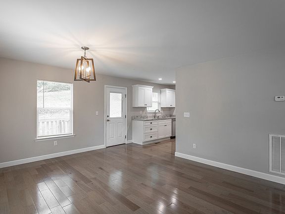 5th image of 300 W Ridgewood Ave
