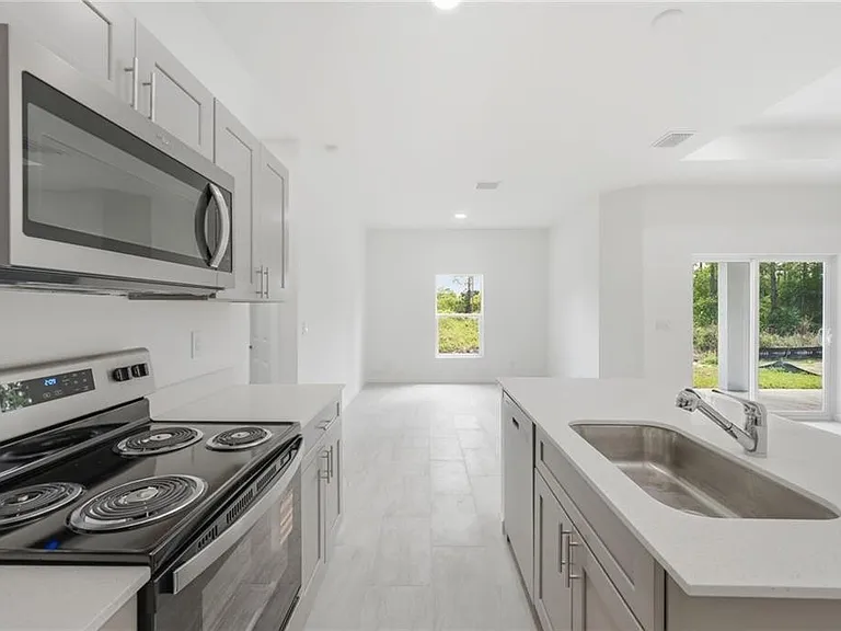 1018 Kent St E — Photo 7