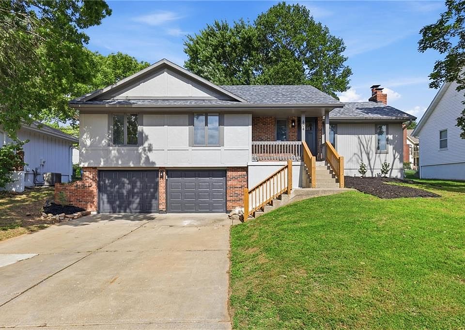 1st image of 404 NW Springwood Dr