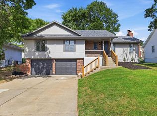 404 NW Springwood Dr, Blue Springs, MO 64015