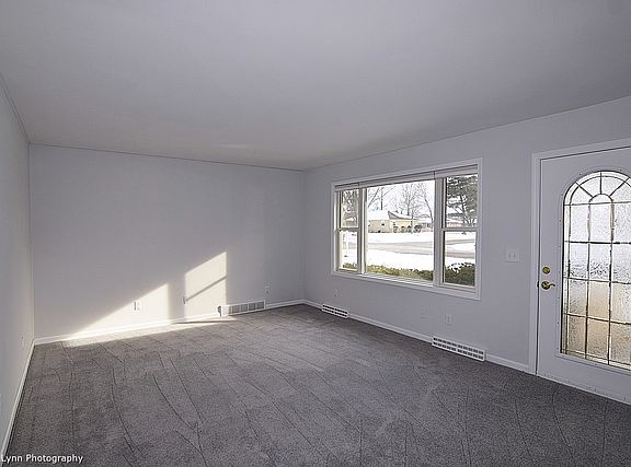 3rd image of 301 Calkins Dr
