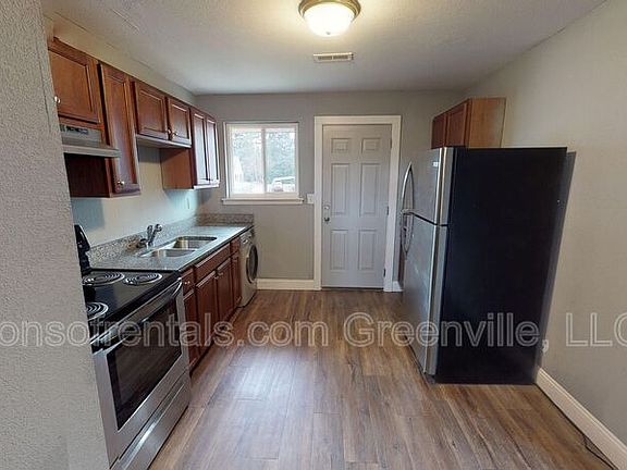 4th image of 84 W Park Dr APT E