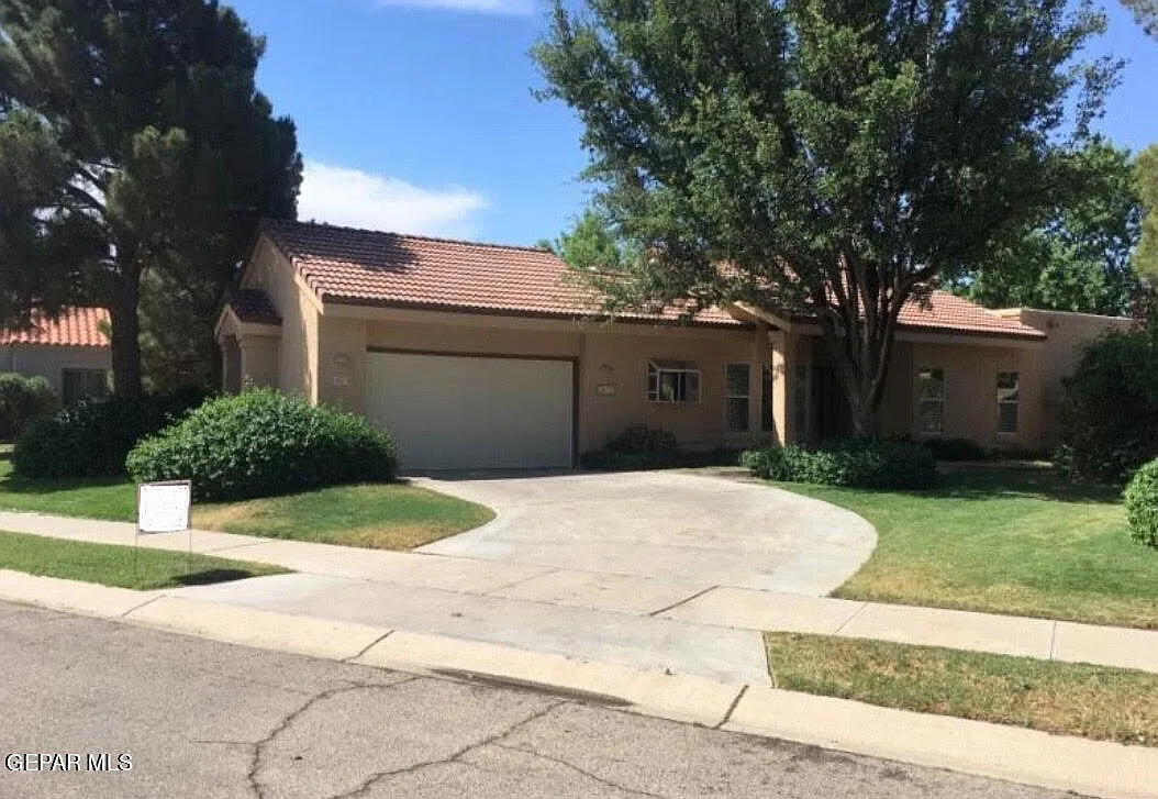 2 bed, 2.0 bath, 1607 sqft, $2,300 — Photo 1