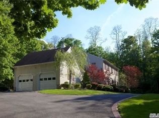 21 Ashley Ln, Shoreham, NY 11786