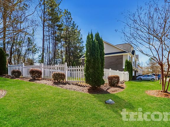 4th image of 2062 Aragon Ln
