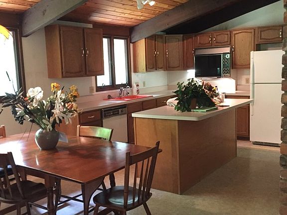 5th image of 7880 Pear Tree Dr