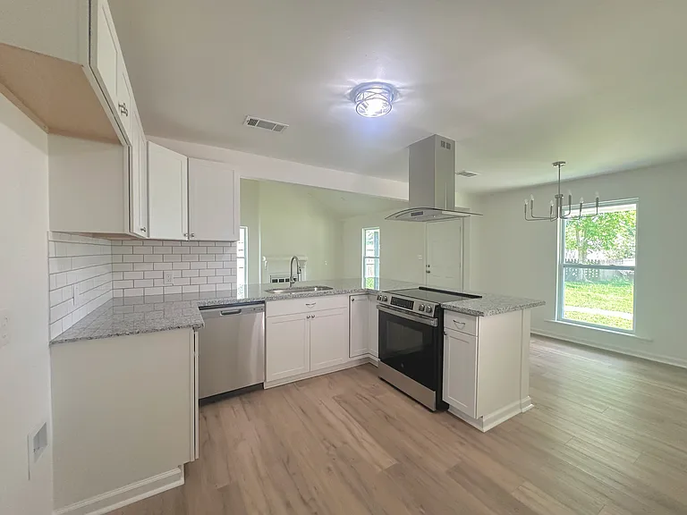 17235 Terrance Ave — Photo 7