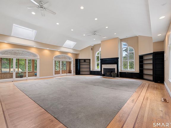 5th image of 7 Nod Brook Drive