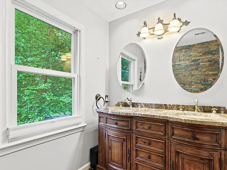 11002 Warwickshire Dr — Photo 31