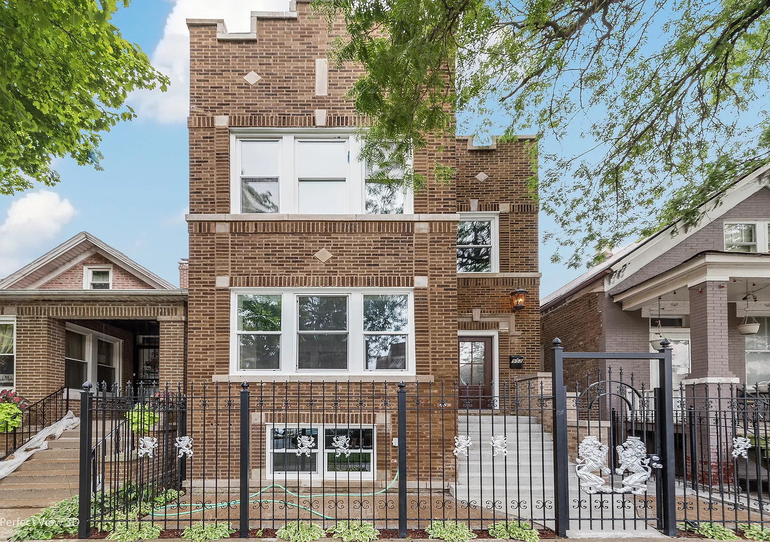 3 bed, 1.5 bath, 20 sqft, $2,100 — Photo 1