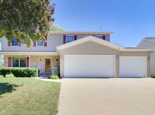2813 Longmeadow Ln, Bloomington, IL