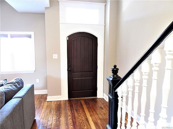 3rd image of 1023 Oakwood Ave