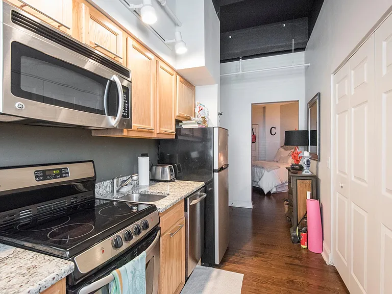1600 Chestnut Apartments — Photo 35
