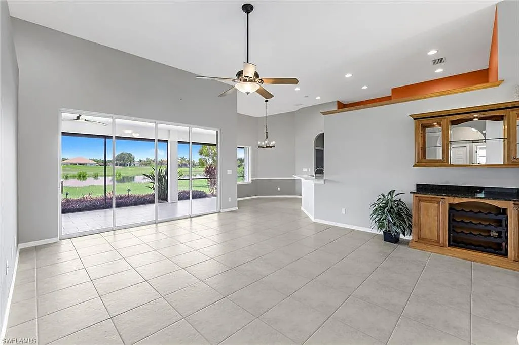3 bed, 2.0 bath, 2016 sqft, $3,200 — Photo 4