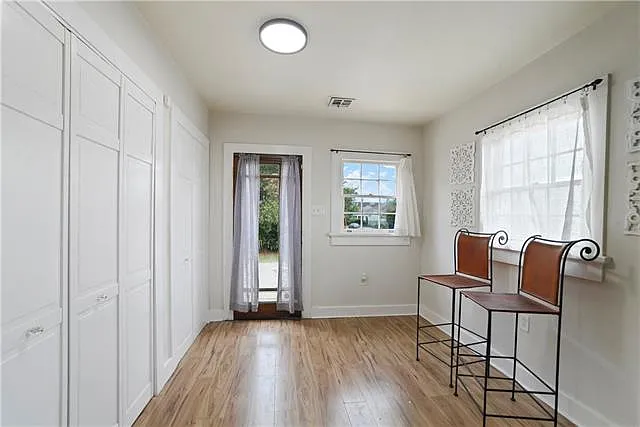 4 bed, 2.0 bath, 2371 sqft, $2,600 — Photo 3