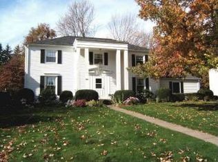 352 Appleblossom Ln, Bay Village, OH