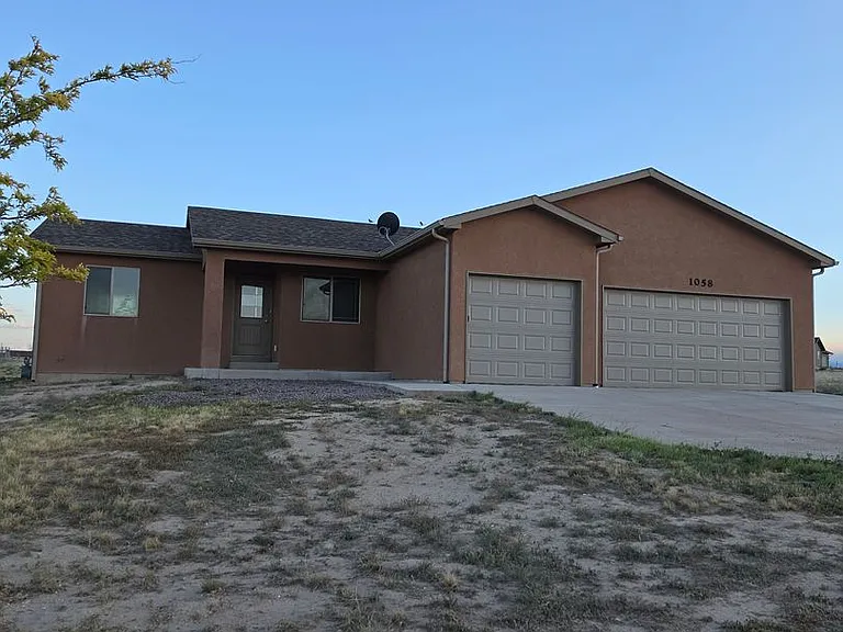 1058 E Ranch Dr — Photo 1
