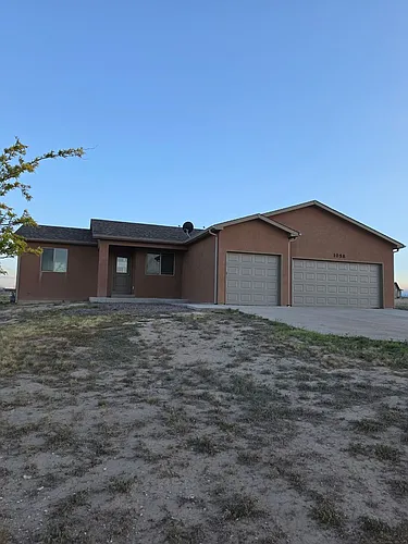 1058 E Ranch Dr Photo 1