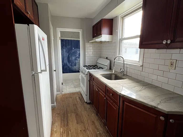 25 Lincoln St #2L — Photo 2