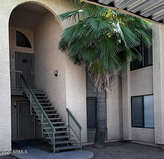 2 bed, 1.0 bath, 891 sqft, $1,300 — Photo 1
