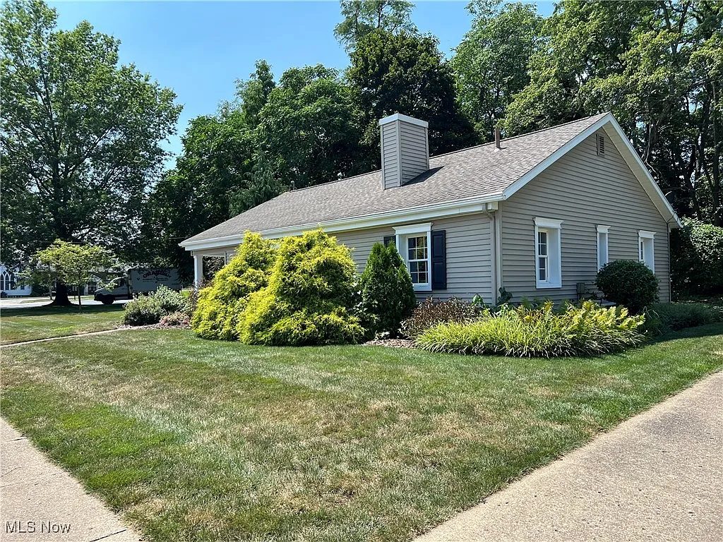 640 N Wooster Ave photo 1