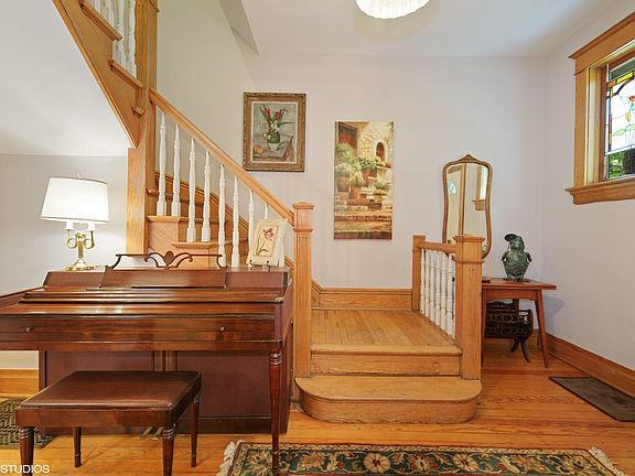 2nd image of 2117 W Bradley Pl