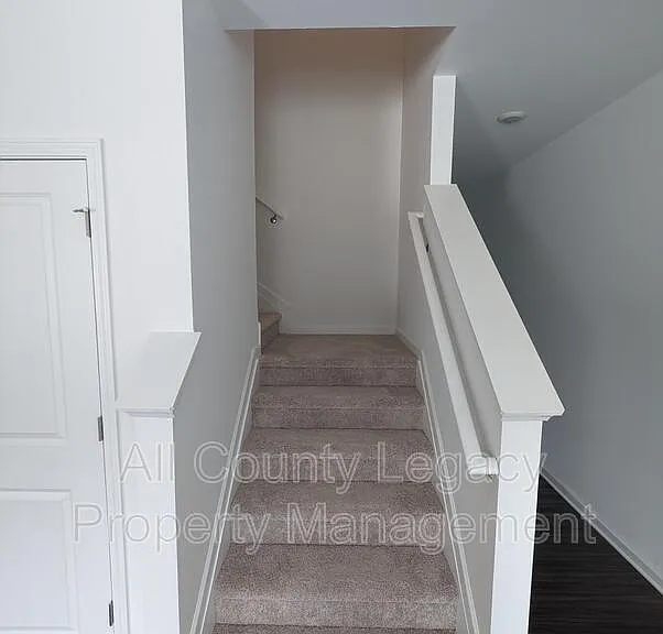 1100 Lossie Ln — Photo 5