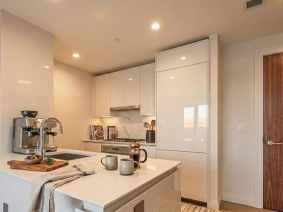 2nd image of 133 Seaport Blvd #1112