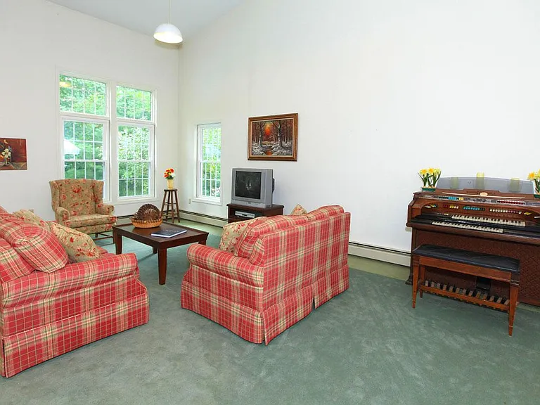 341 Meadow St — Photo 8