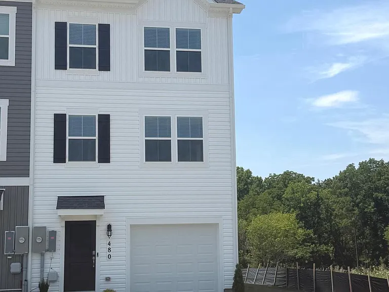480 Sophie St — Photo 2