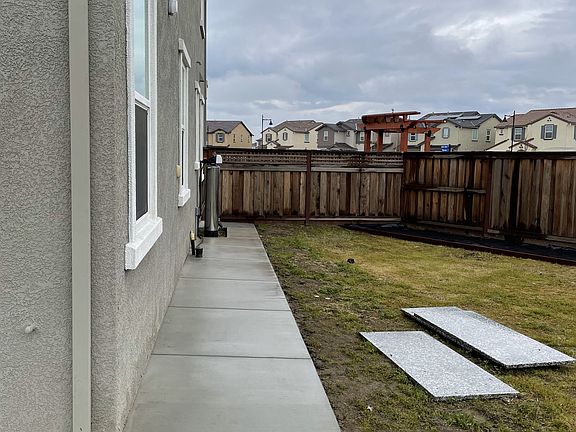 5th image of 2961 Macabee Dr