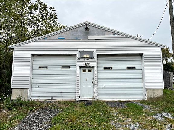 2nd image of 1020 Riverview Dr