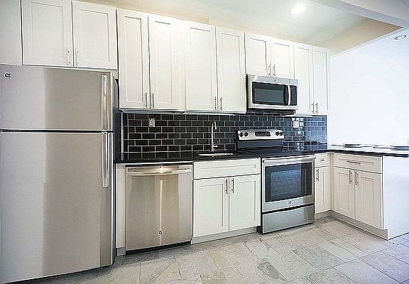 3rd image of 369 W 126th St APT 4
