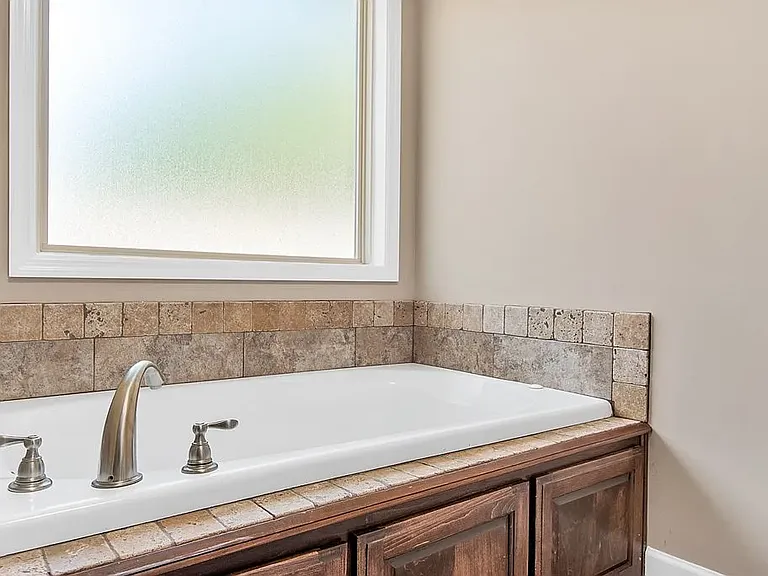 100 Kamarie Ln — Photo 14