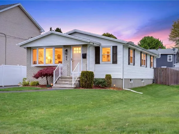 89 Royal Ave, Cranston, RI 02920