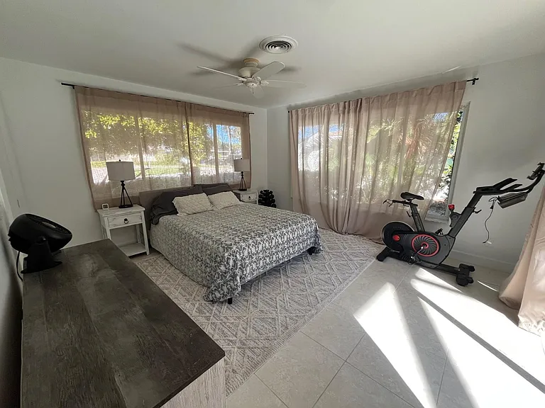 556 SE 15th Ave — Photo 38