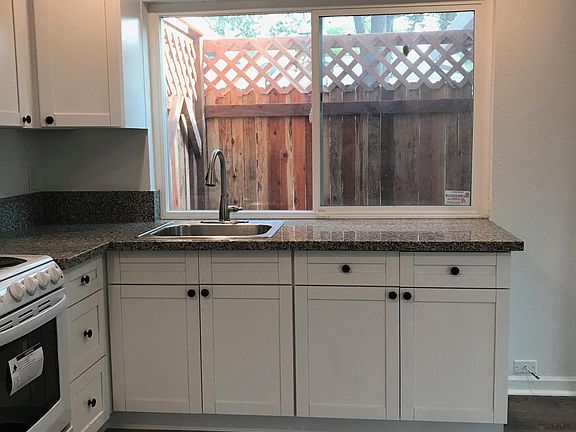 5th image of 5504 Loma Oak Ct #B