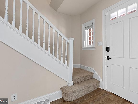 3rd image of 8 Cedar St