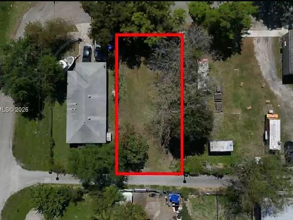 5th image of 665 NW 43rd St
