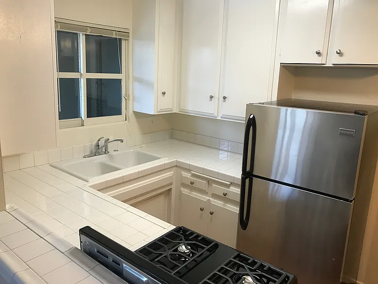 10334 Paramount Blvd — Photo 8