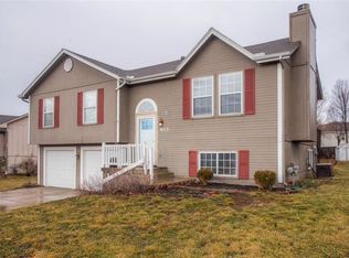 403 Apple Valley Pkwy, Belton, MO 64012