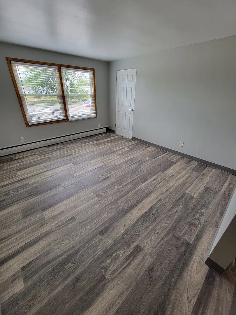 413 S Railroad St — Photo 1