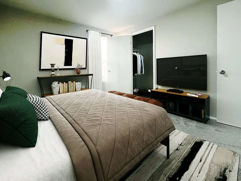 Bedroom Waters Edge