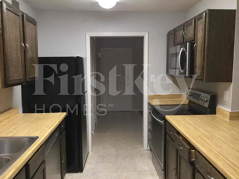 717 Redbud Dr — Photo 6