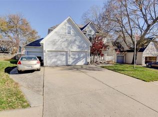 18604 N Concord Cir, Independence, MO 64058