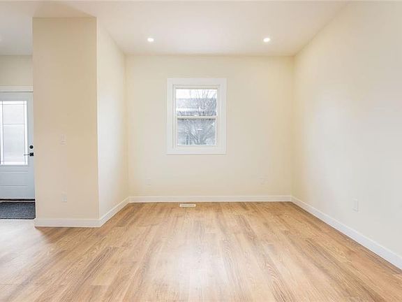 5th image of 55 Winniett St
