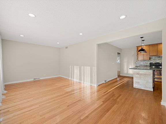2nd image of 11009 S Mansfield Ave