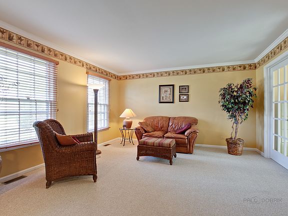 5th image of 1579 W Edgewater Ln