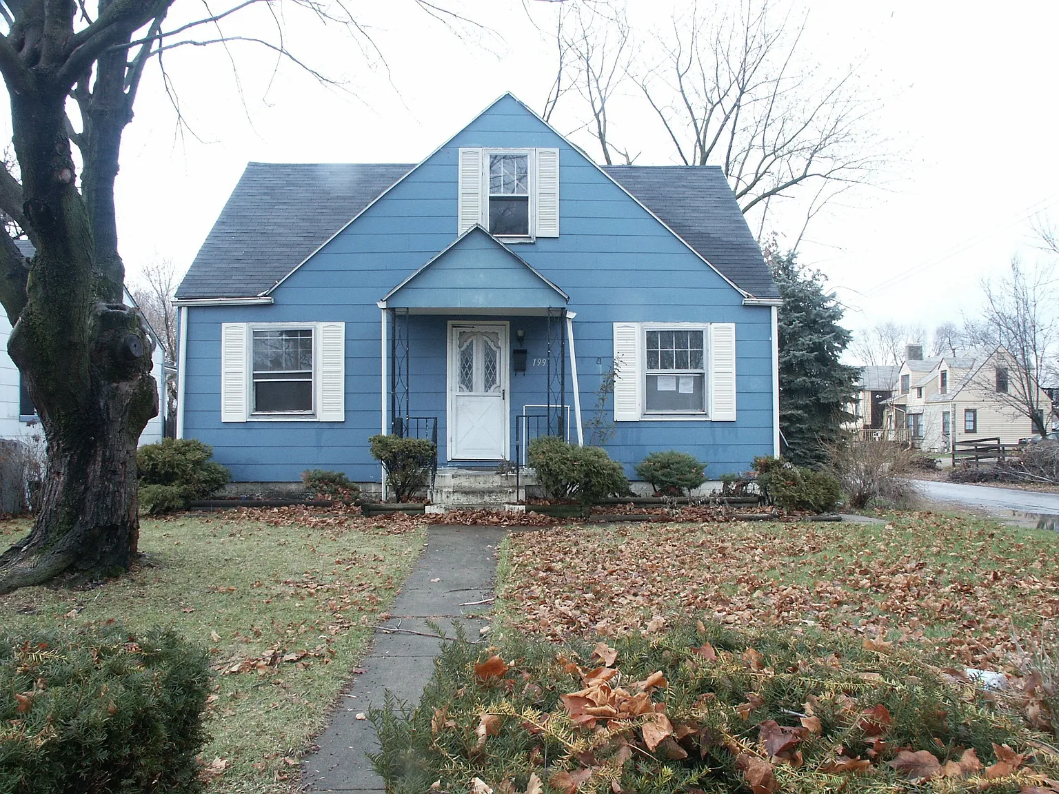 1991 Linwood Ave photo 1