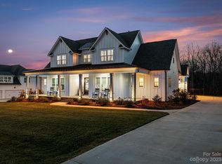 214 Hidden Meadows Dr, Mooresville, NC 28117